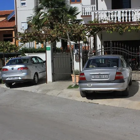 With A Parking Space Stinjan, - 7201