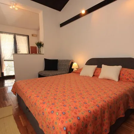 Apartman With A Parking Space Stinjan, - 7201 *