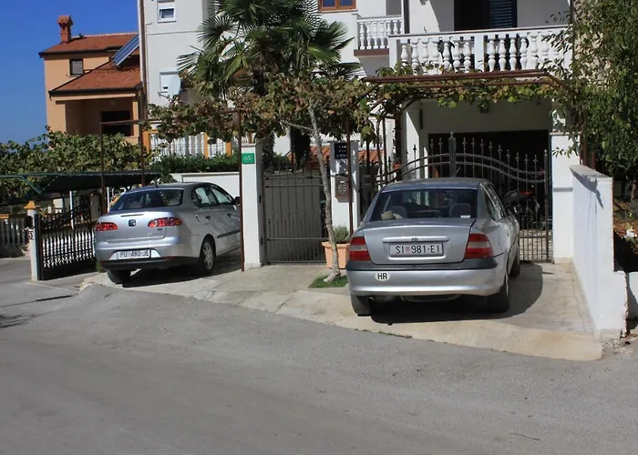 With A Parking Space Stinjan, - 7201