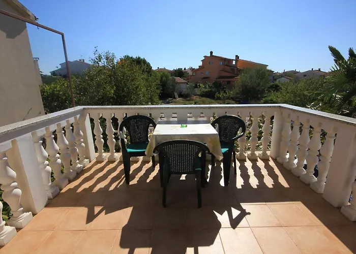 Apartman With A Parking Space Stinjan, - 7201 Pula